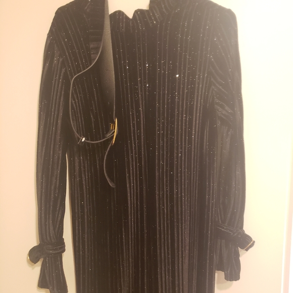 Black velvet evening dress - Picture 9 of 11